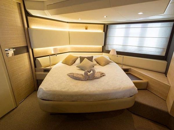 luxury boat hire 2023